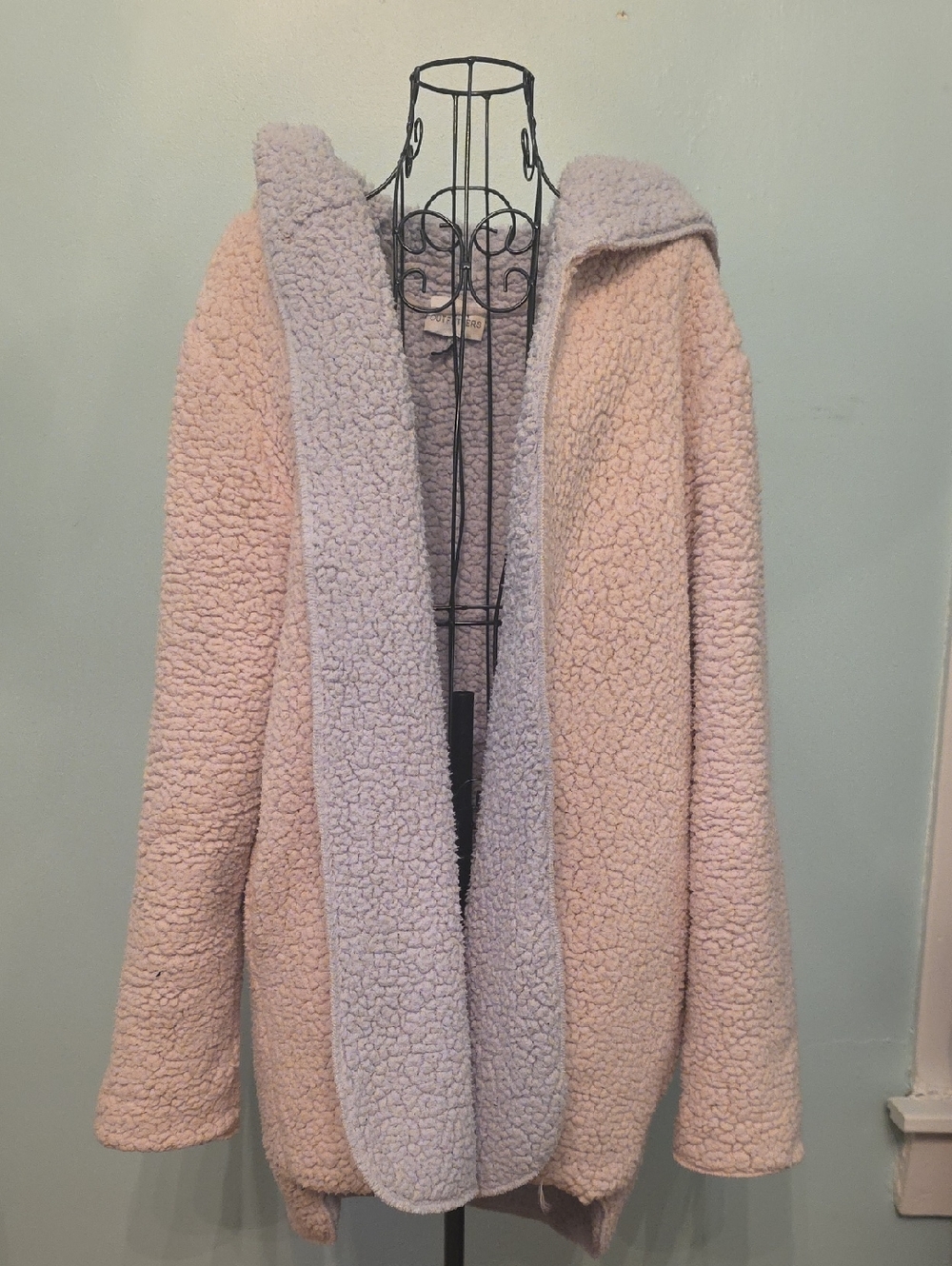 Urban Outfitters Reversible Teddy Jacket in Blush Pink & Light Gray - Picture 2 of 9